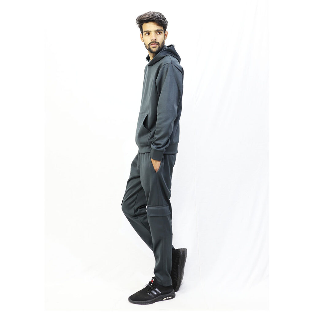 2 Winter fashion - fleece tracksuit with 4-pocket trousers