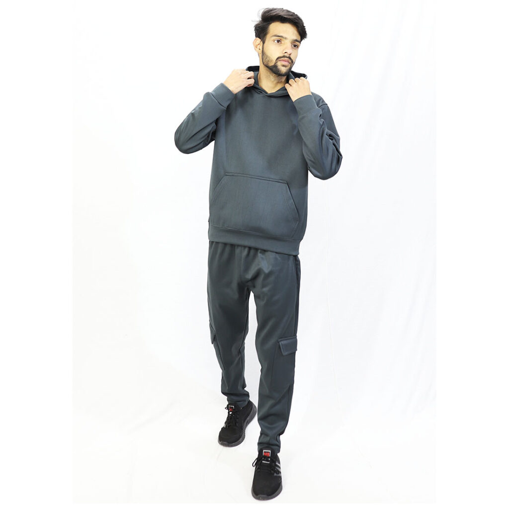 3 Winter fashion - fleece tracksuit with 4-pocket trousers