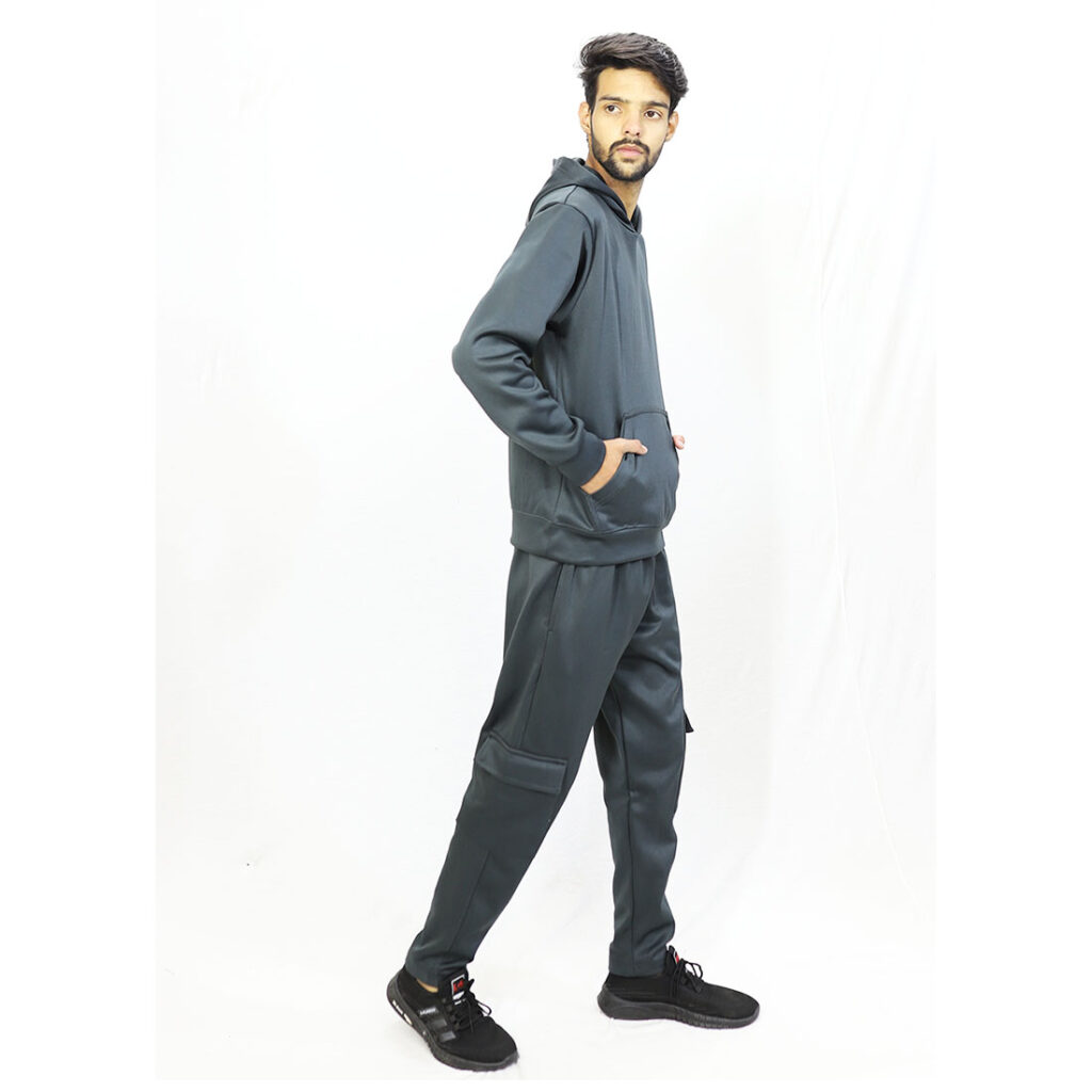 4 Winter fashion - fleece tracksuit with 4-pocket trousers